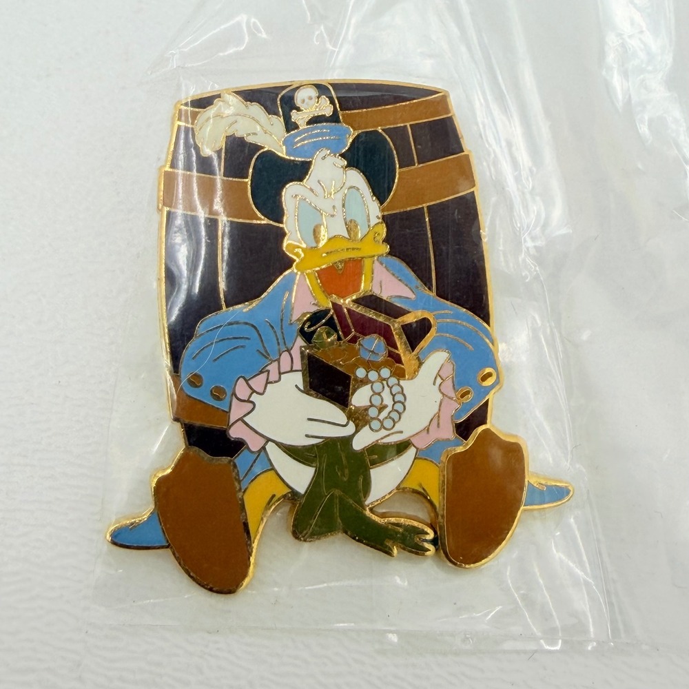 Disney Official Pin Trading 2007 Donald Duck Pirates of the Caribbean Pin 53046